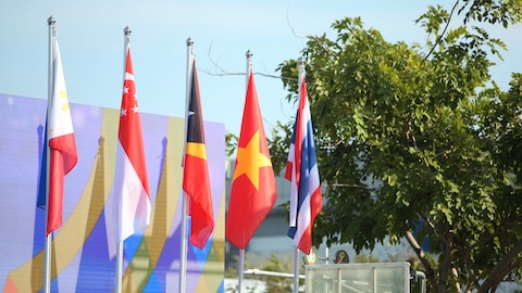 Quốc kỳ Việt Nam đã chính thức tung bay trên bầu trời Bangkok